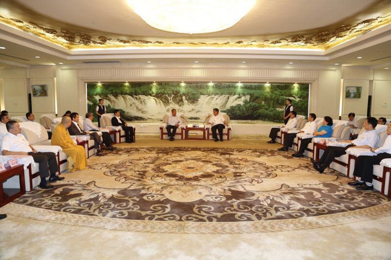 马书记与企业家座谈交流_副本